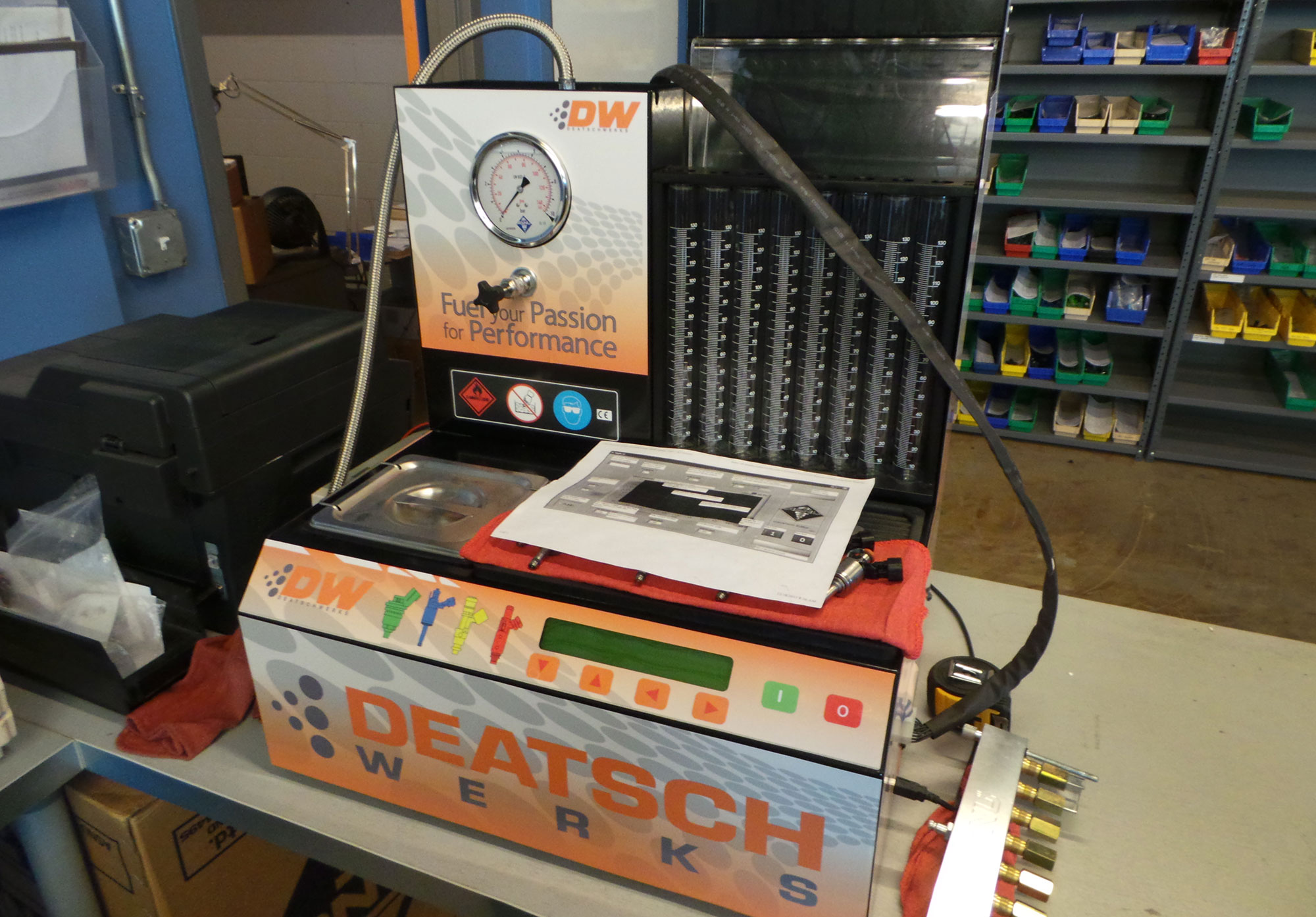 Professional machine for cleaning fuel injectors