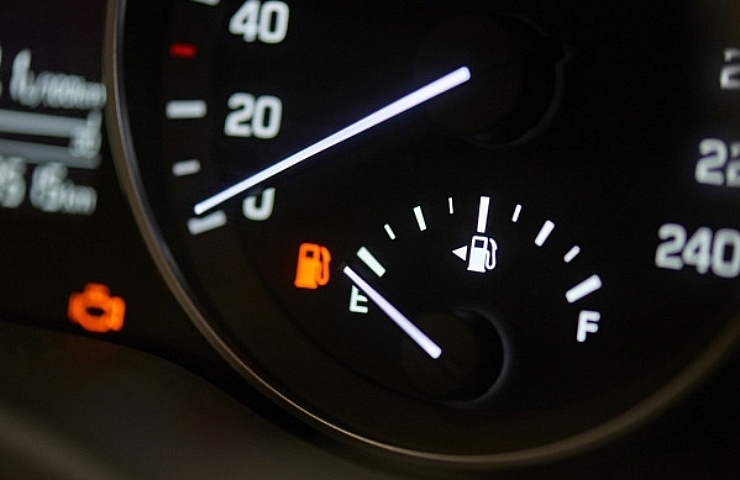 Fuel gauge with level at empty