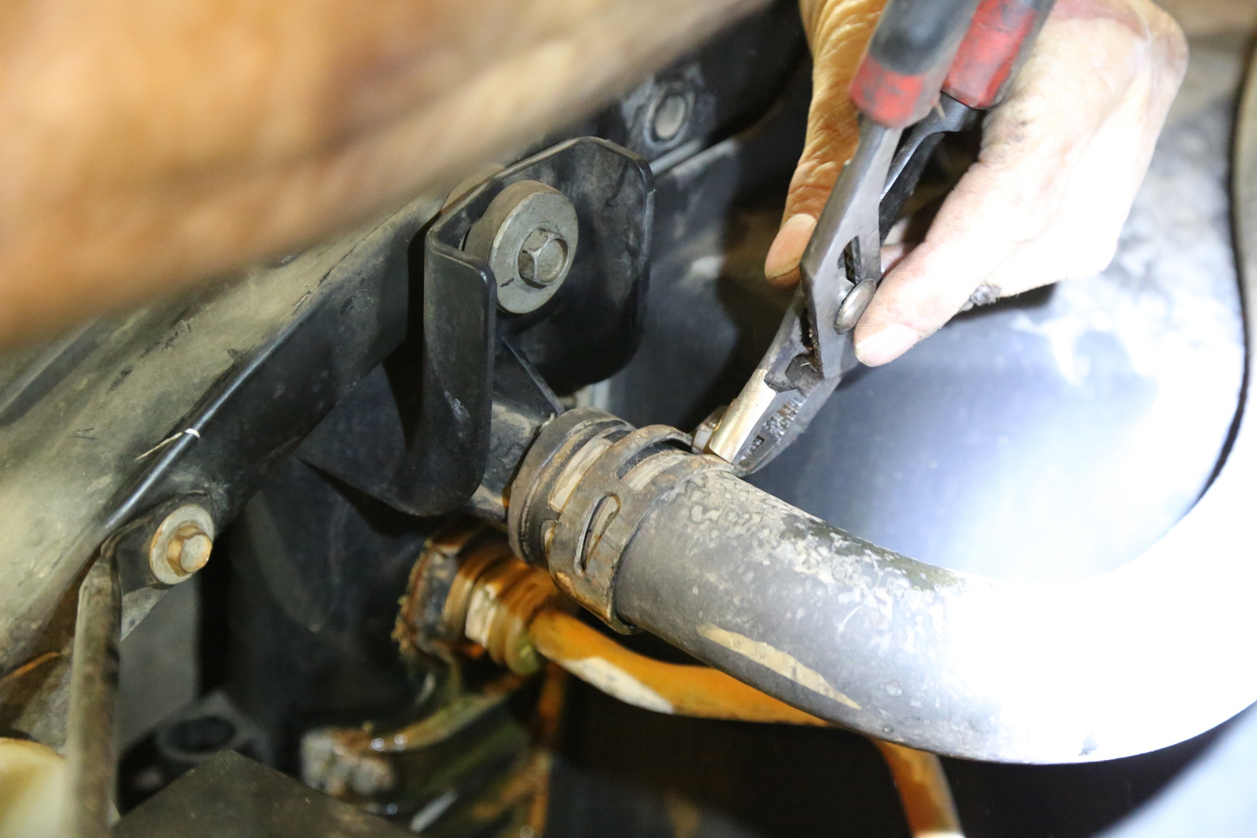 Spring clamp removal