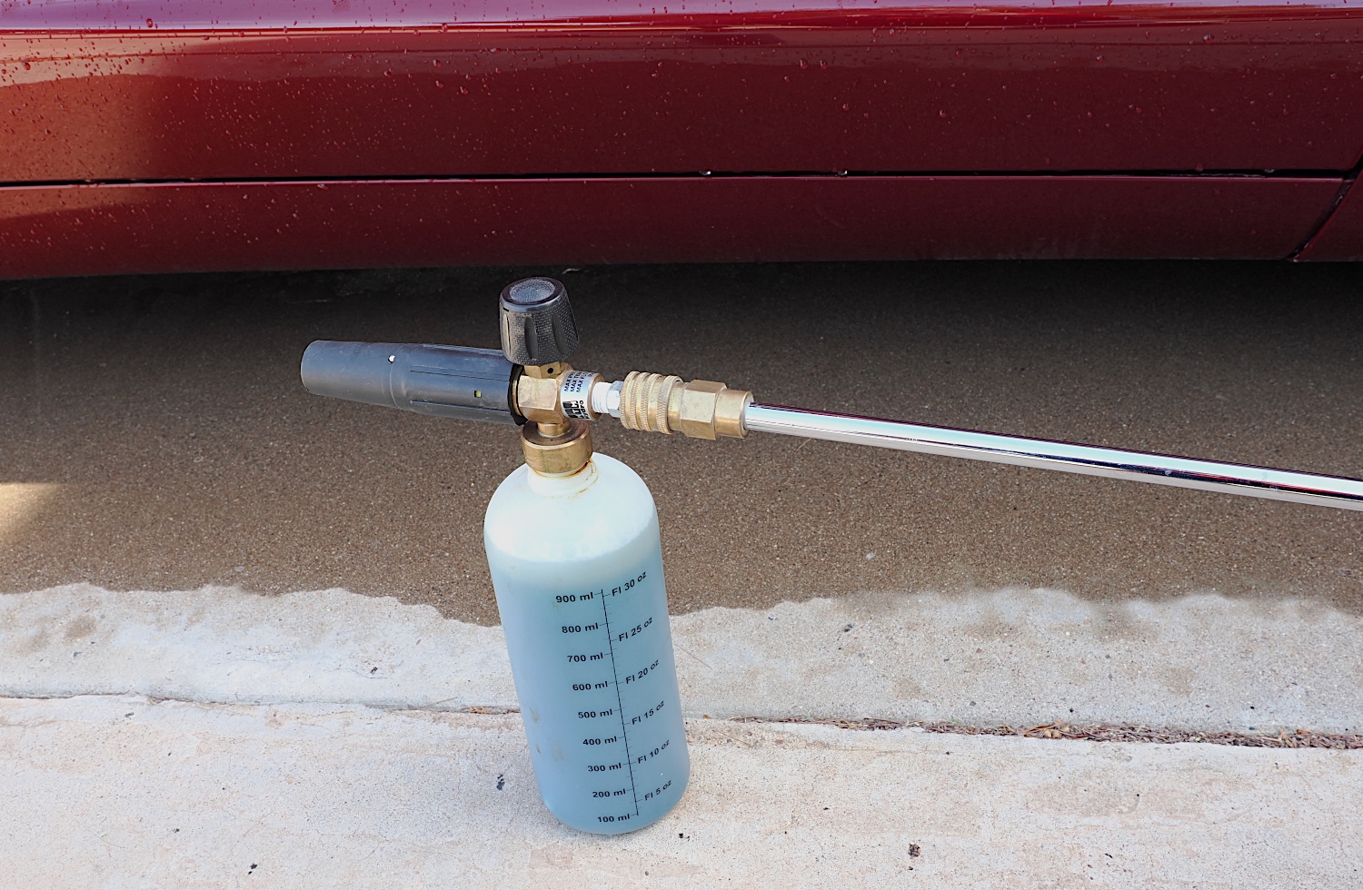 Pressure washer with foam cannon