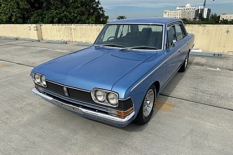1969 Toyota Crown - left front profile -