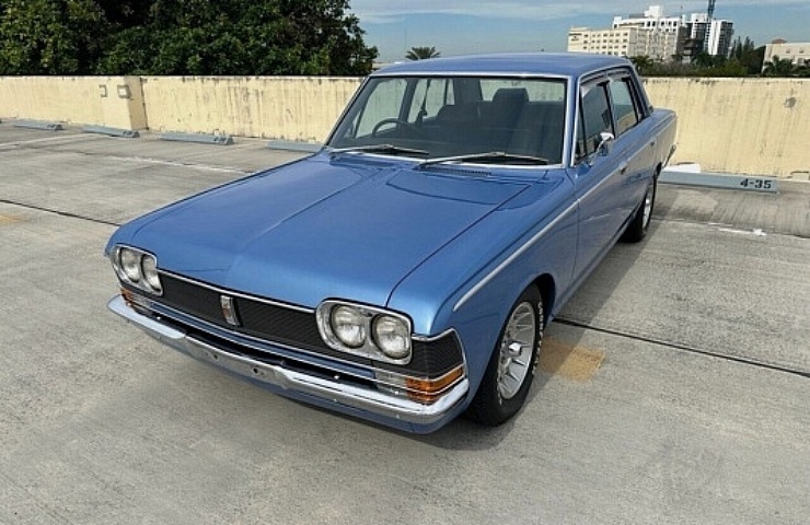 1969 Toyota Crown - left front profile -