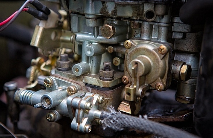 Dirty carburetor needs to be cleaned - featured