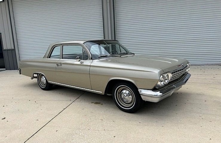 1962 Chevrolet Biscayne - right front profile