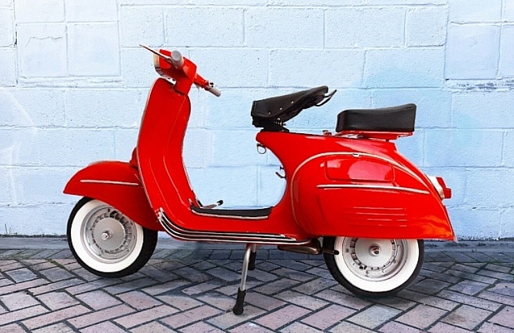 1968 Piaggio Vespa - left side