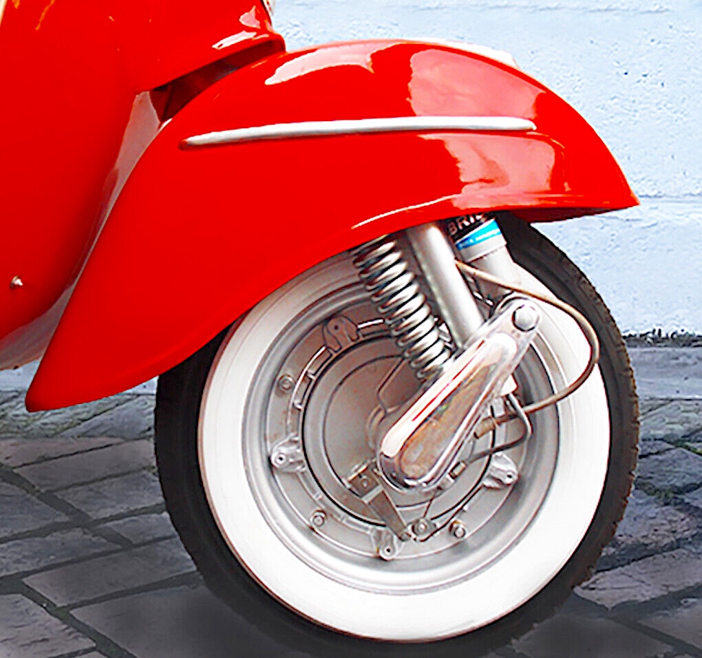 1968 Piaggio Vespa - right front wheel, suspension, fender