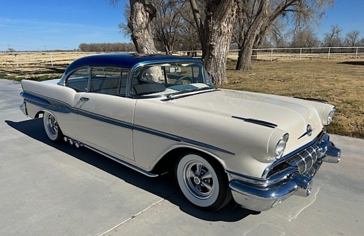 1957 Pontiac Super Chief - right front profile