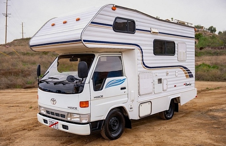 1996 Toyota Hiace Diesel Camper - left front profile
