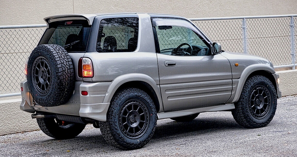 1998 Toyota Rav4 Type G - right rear profile