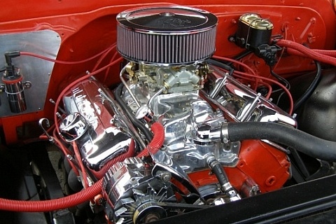V-8 engine with chrome components - Moroso valve covers, K&N air cleaner, chrome alternator
