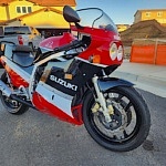 The ’87 GSX-R750 Is a Race Motorcycle for the Street