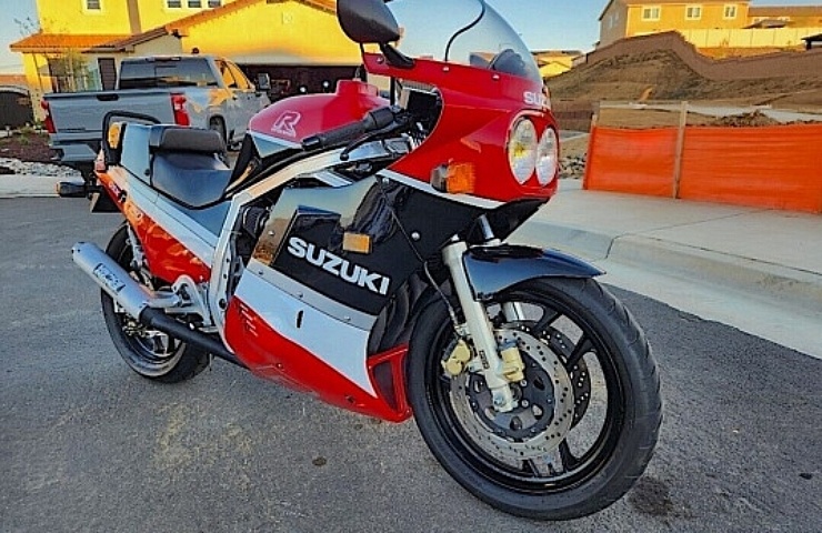 1987 Suzuki GSXR750 - right front profile - featured