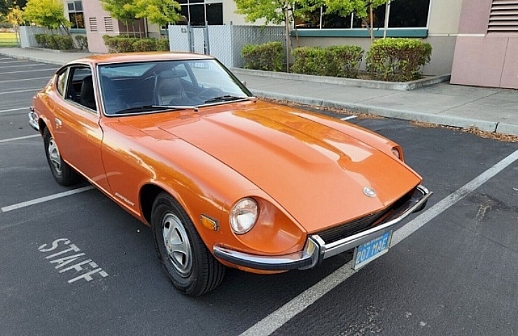 1971 Datsun 240Z - right front profile - featured