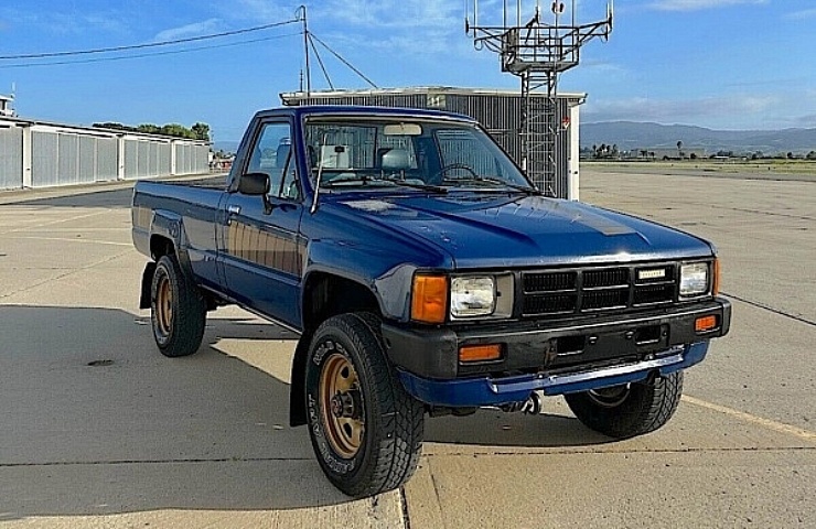 1985 Toyota turbo-diesel pickup right front profile - featured