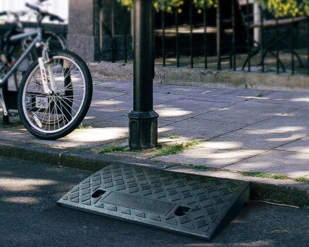 Plastic curb ramp
