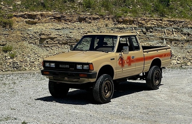 1984 Datsun 720 King Cab 4X4 - left front profile