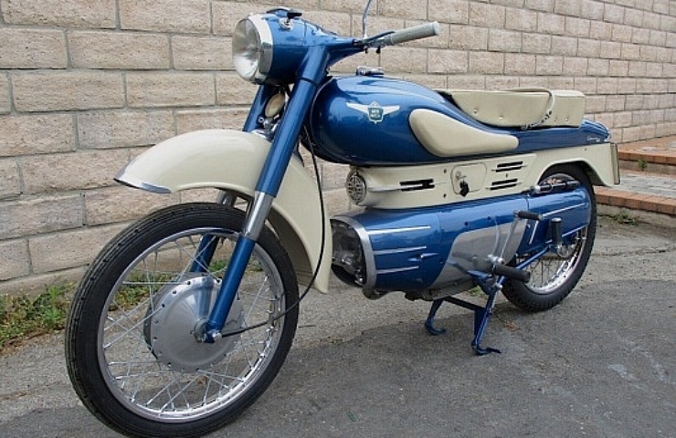 Aermacchi Chimera 250 - left front profile