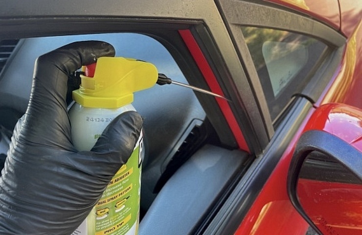 Lubricating window tracks - featured