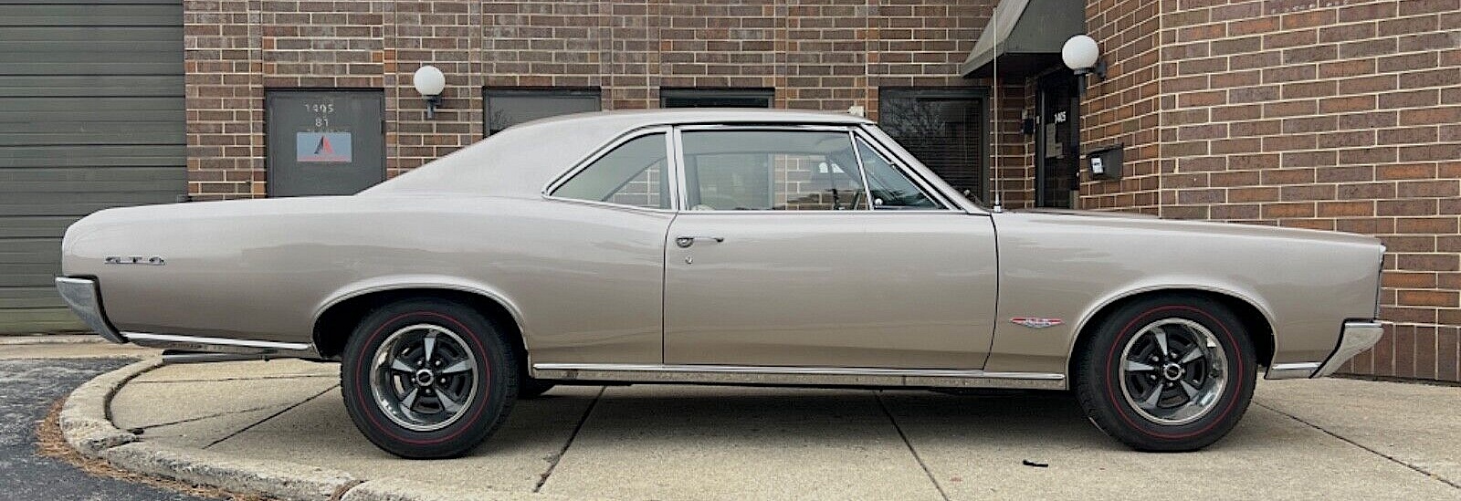 1966 Pontiac GTO Post - right side