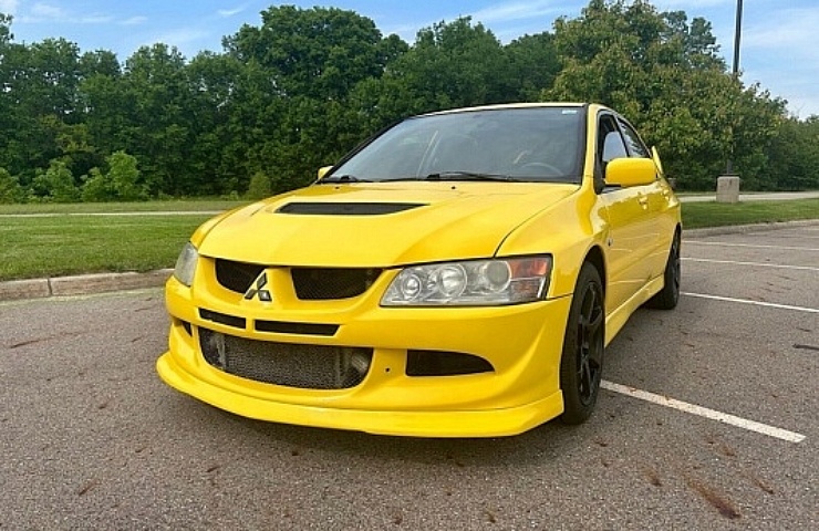 2005 Mitsubishi Lancer EVO - left front profile