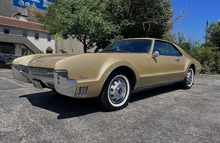1967 Oldsmobile Tornado - left front profile - featured