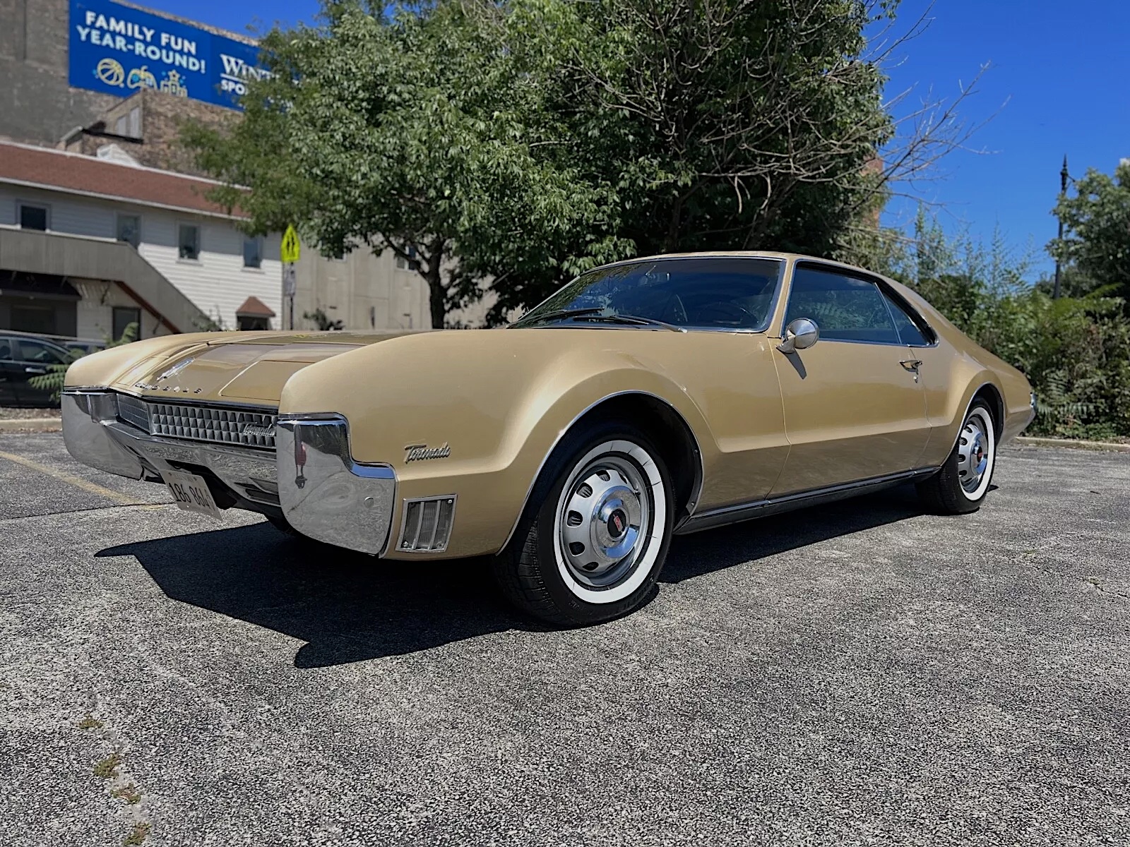 Enjoy Futuristic Front-Drive Luxury in a 1967 Oldsmobile Enjoy Futuristic Front-Drive Luxury in a 1967 Oldsmobile