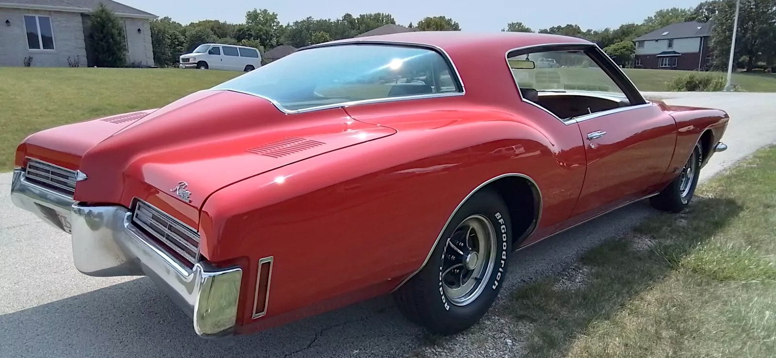 1971 Buick Riviera 455 - right rear profile