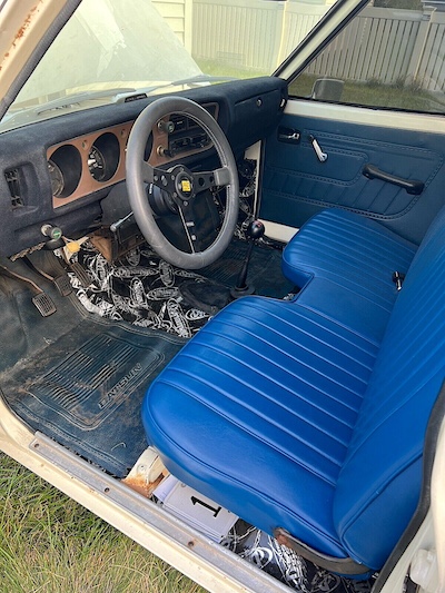1977 Datsun 620 - interior - left