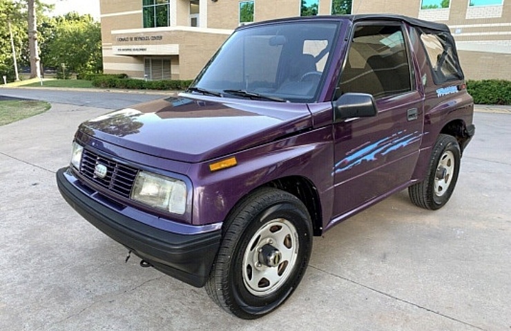 1995 Geo Tracker left front profile - featured