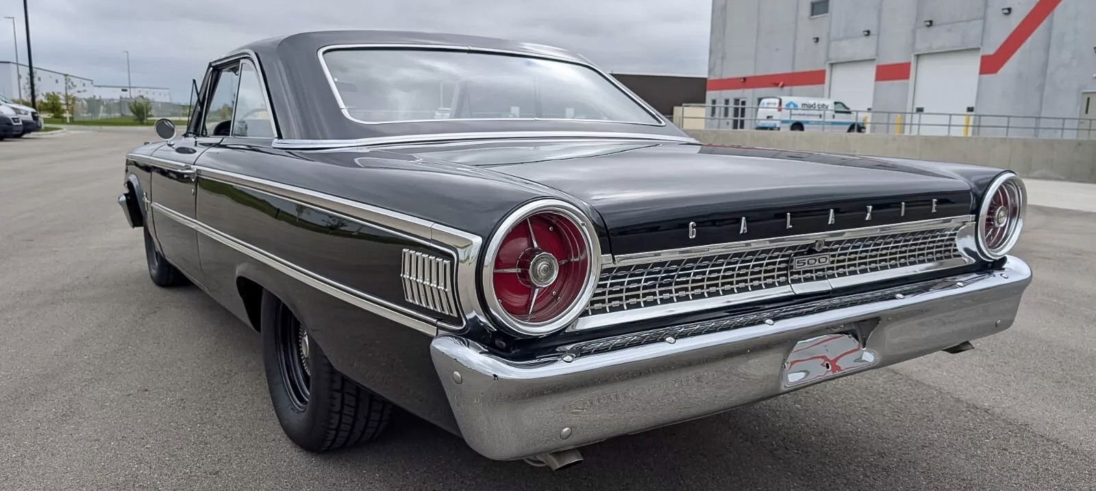 1963 Ford Galaxie 427 R code - left rear profile 