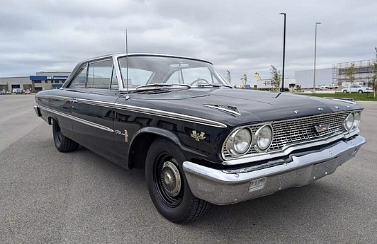 1963 Ford Galaxie 427 R code - right front profile - featured