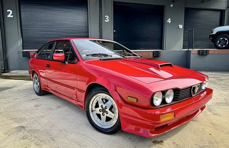 1986 Alfa Romeo GTV6 Callaway - right front profile