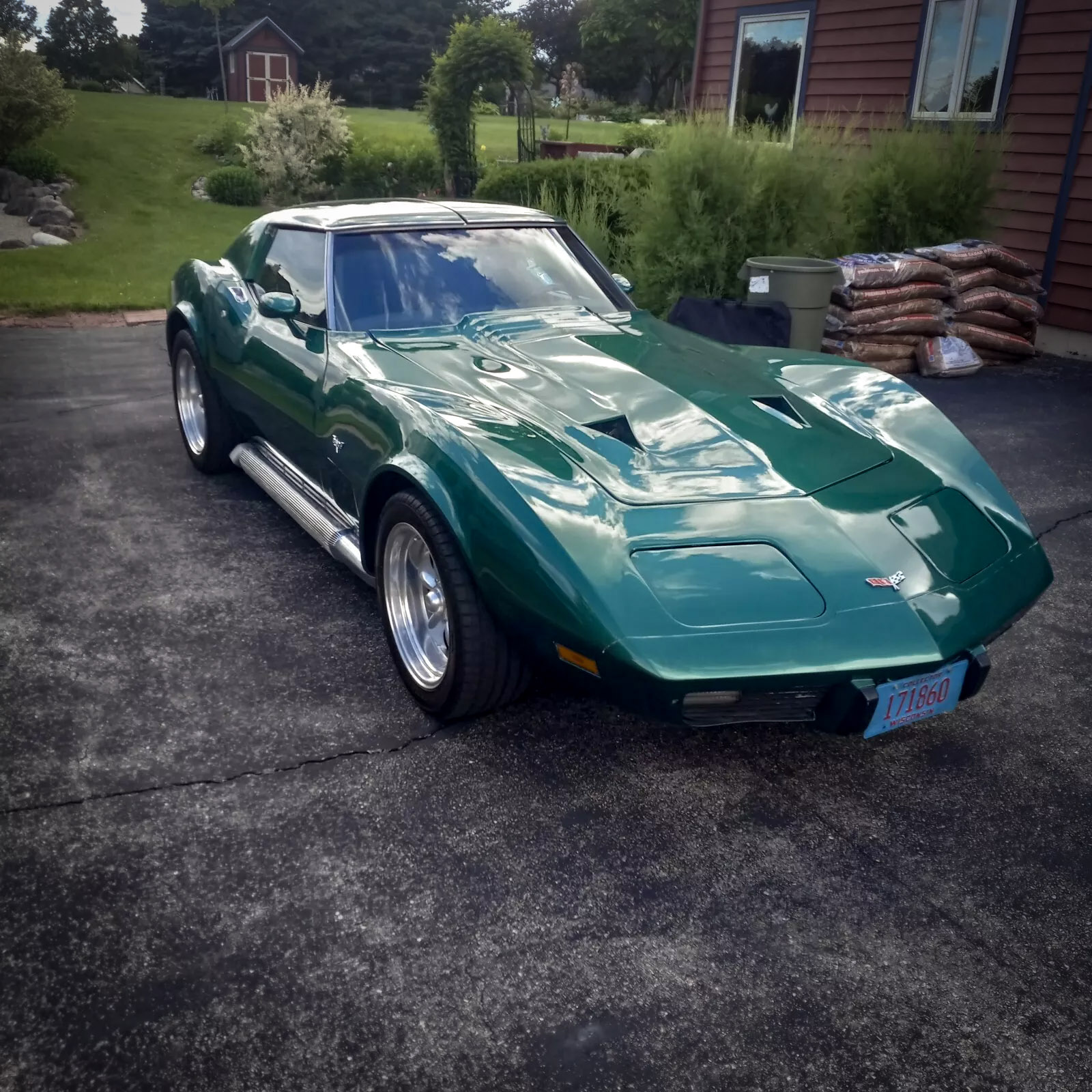 1977 Chevrolet Corvette - right front profile