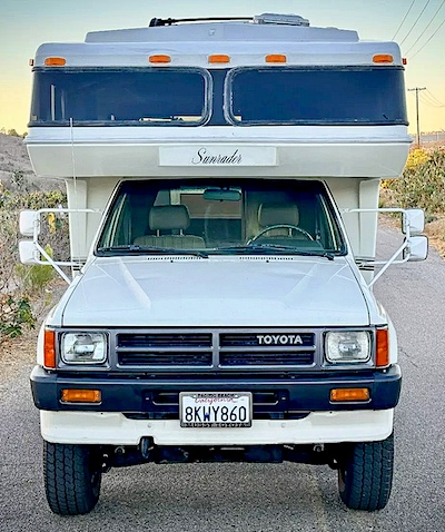 1987 Toyota Sunrader - front view