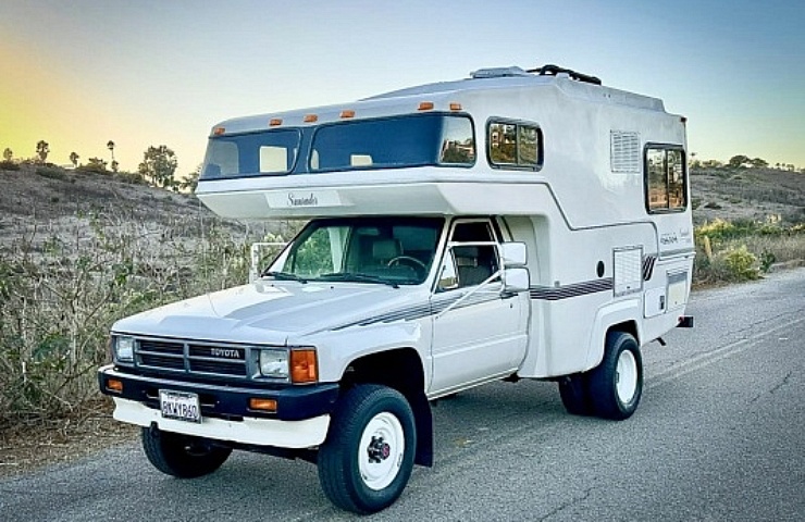1987 Toyota Sunrader left front profile - featured