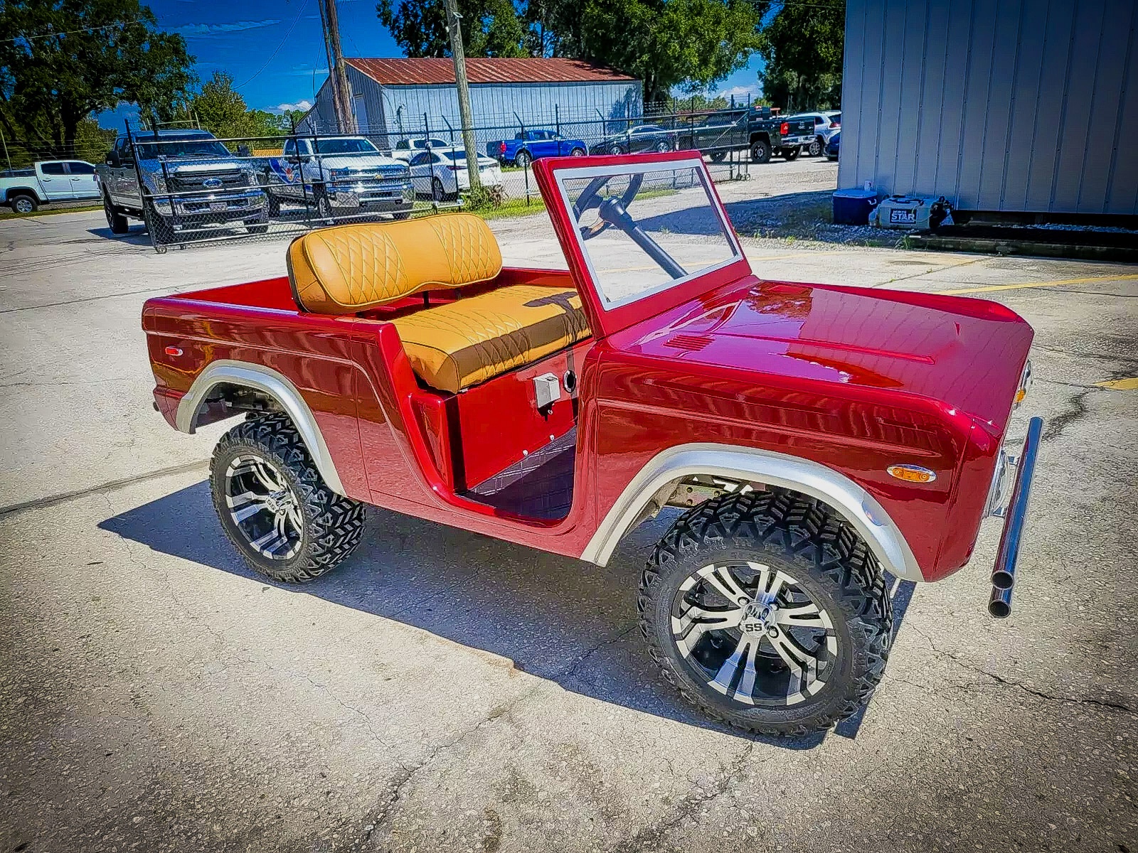 Bronco Club Car DS golf cart - right front profile - featured