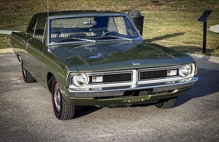 1970 Dodge Dart - right front profile