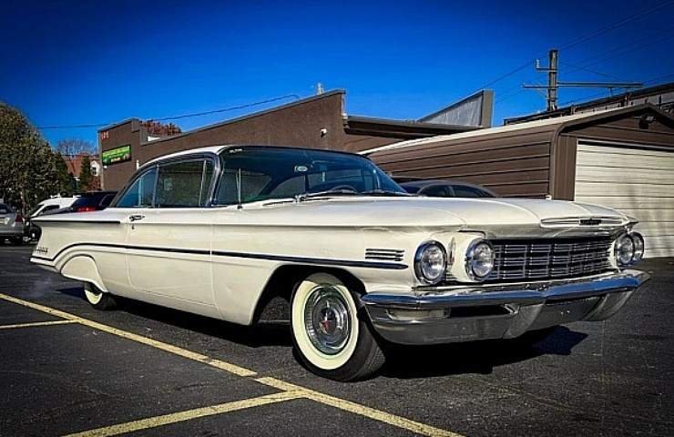 1960 Oldsmobile Super 88 Bubbletop - right front profile