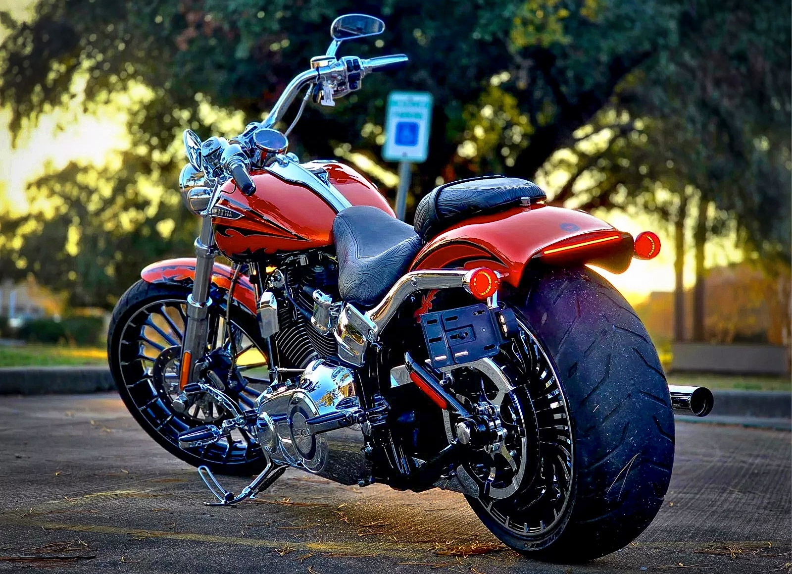 2014 Harley-Davidson Softail CVO Breakout - left rear profile