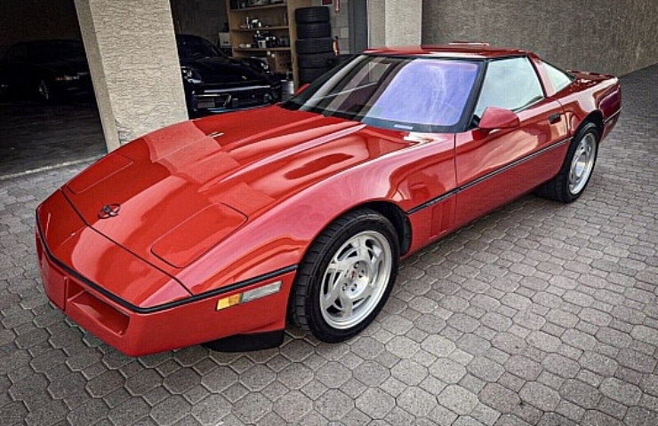 1990 Chevrolet Corvette ZR-1 - left side