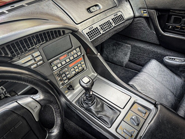 1990 Chevrolet Corvette ZR-1 - manual shifter qnd center console