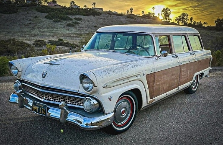 1955 Ford Country Squire - left front profile