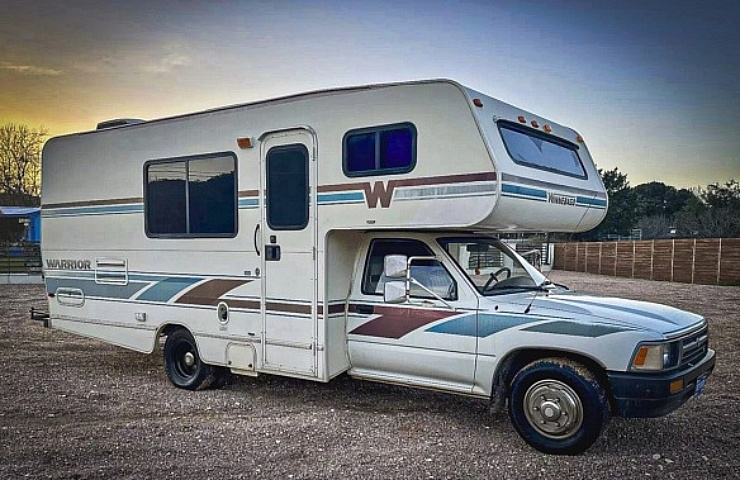 1993 Toyota Winnebago Warrior - right front profile