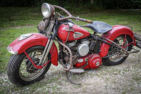1941 Harley-Davidson-WL Flathead - left front profile