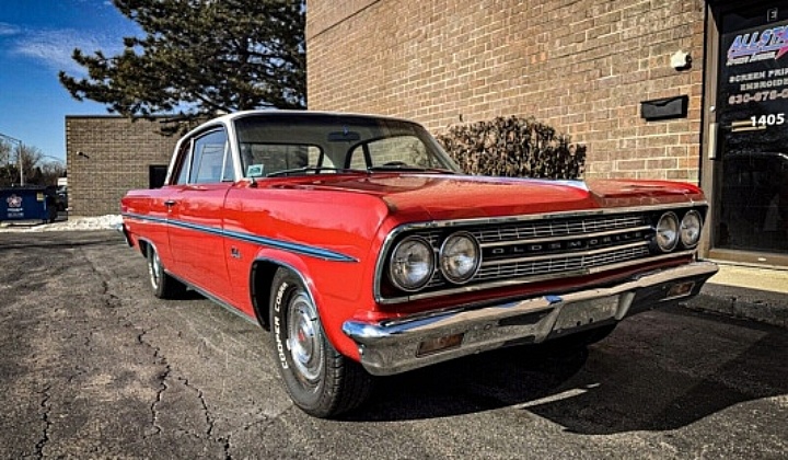 1963 Oldsmobile F85 - right front profile