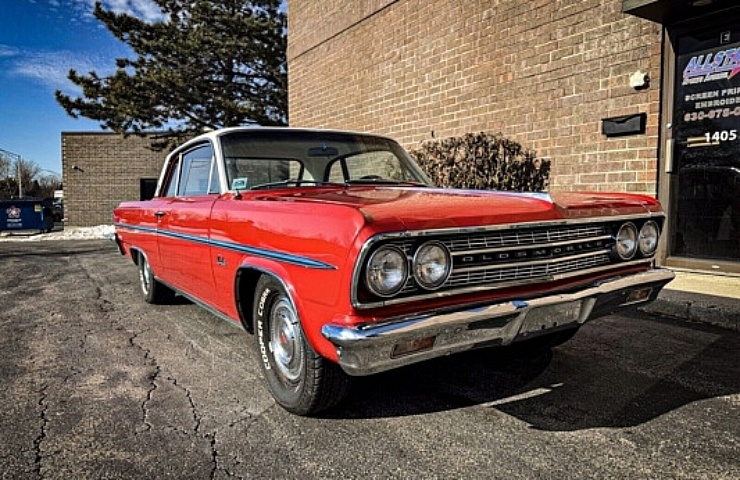 1963 Oldsmobile F85 - right front profile