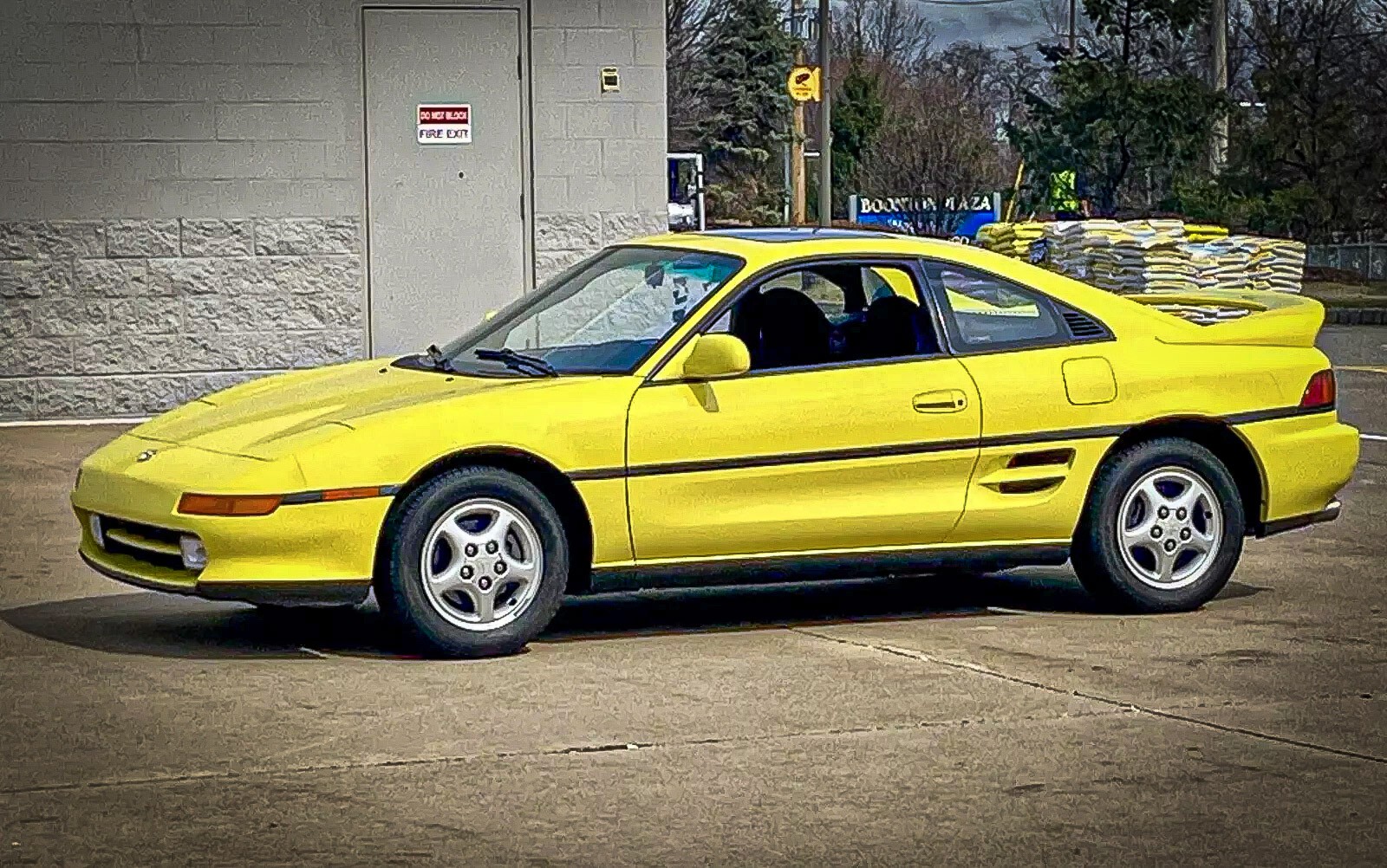 1992-Toyota-MR2-Turbo-left-