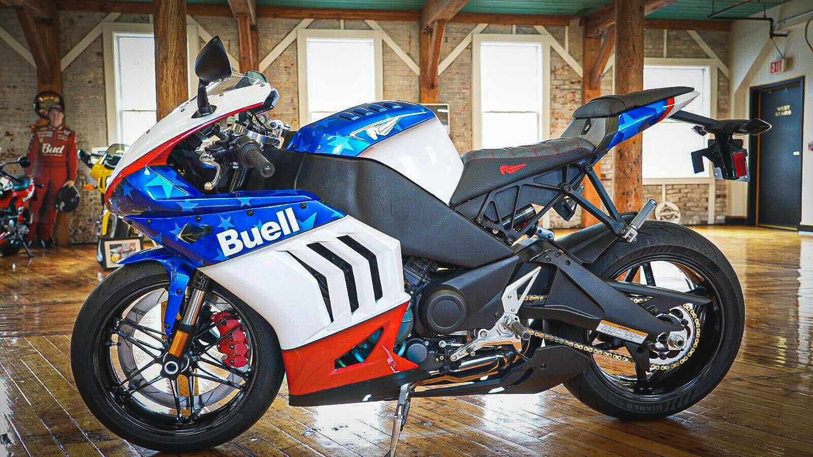 バルキ Buell fly the flag for 40th Anniversary Hammerhead special
