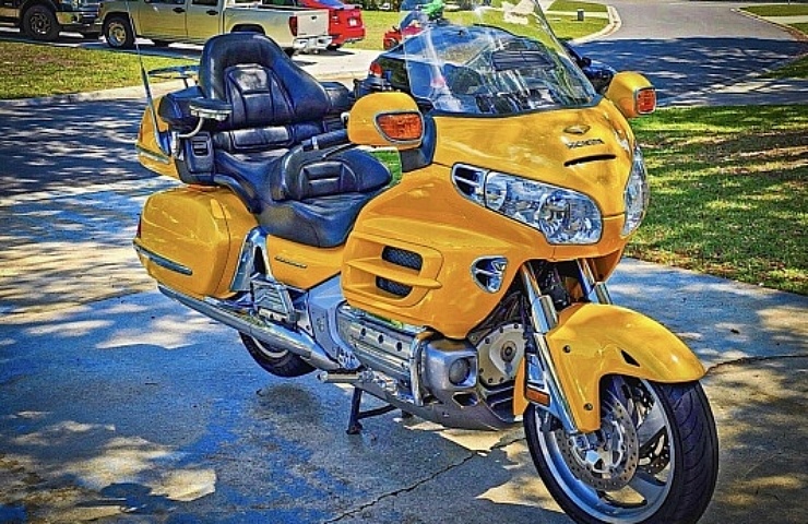 2005 Honda Goldwing GL1800 30th Anniversary - right front profile