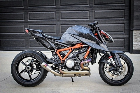 2020 KTM SuperDuke - right side